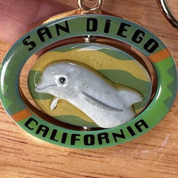 VTG‎ San Diego California Spinner Souvenir Keychain 4" Dolphin Gold Tone Rare - Picture 3 of 7